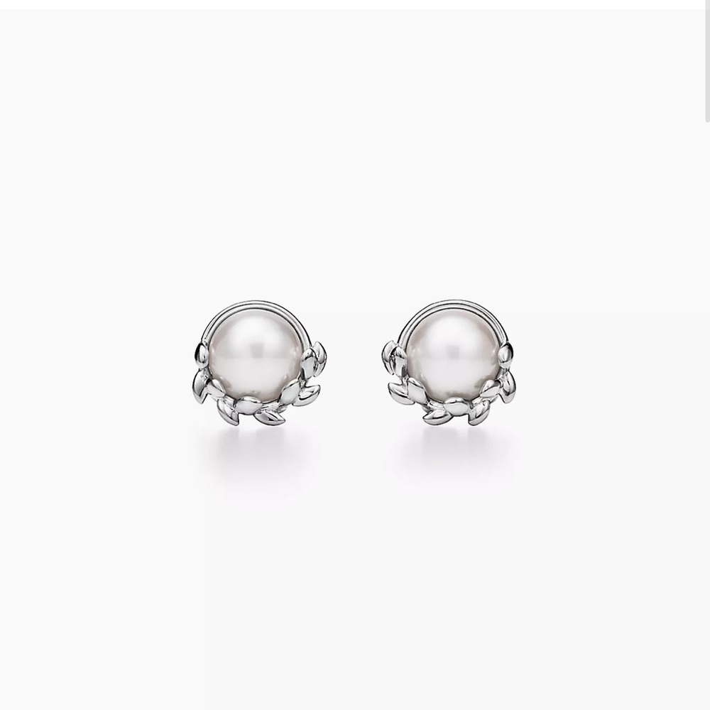 Olive Leaf Stud Pearl Earrings
